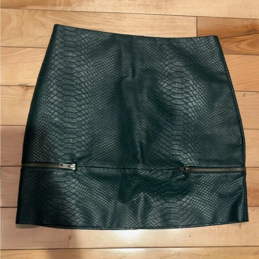 LOVERS AND FRIENDS GOOD TO BE BAD MINI SKIRT - Picture 3 of 5